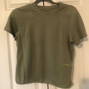 Lululemon LIGHTWEIGHT CINCHED HEM HIKING T-SHIRT